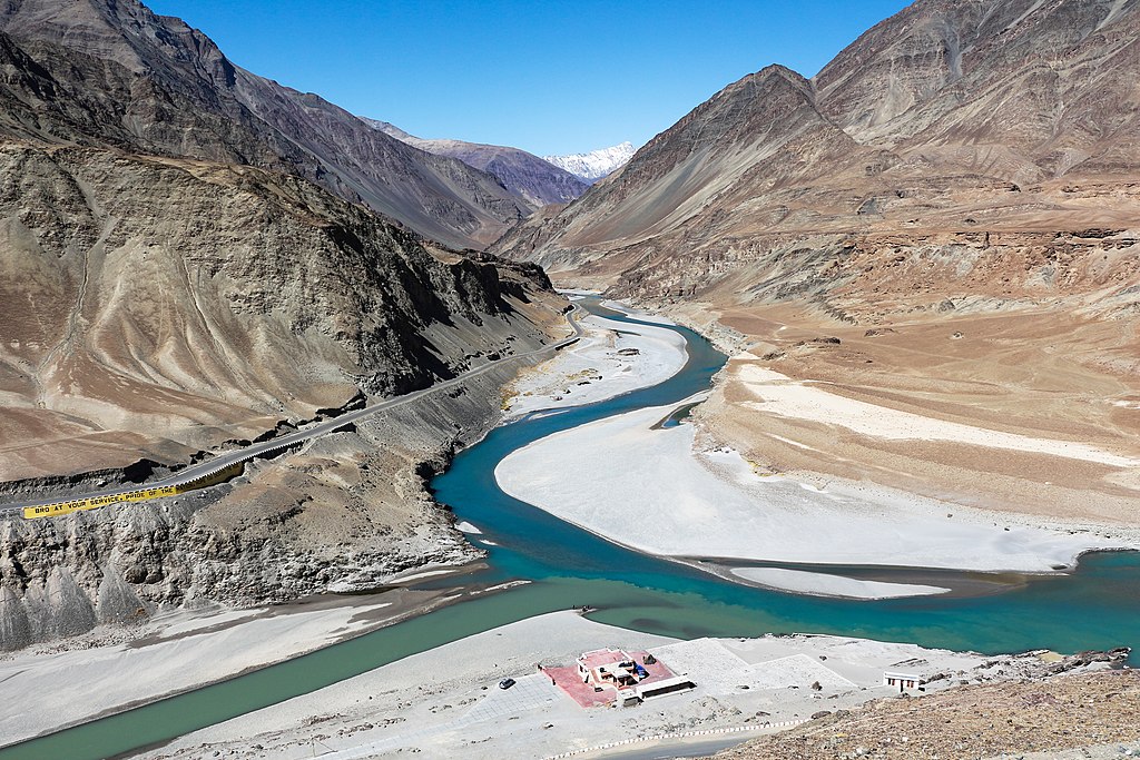 CONFLUENCE-OF-INDUS-AND-ZANSKAR-RIVER